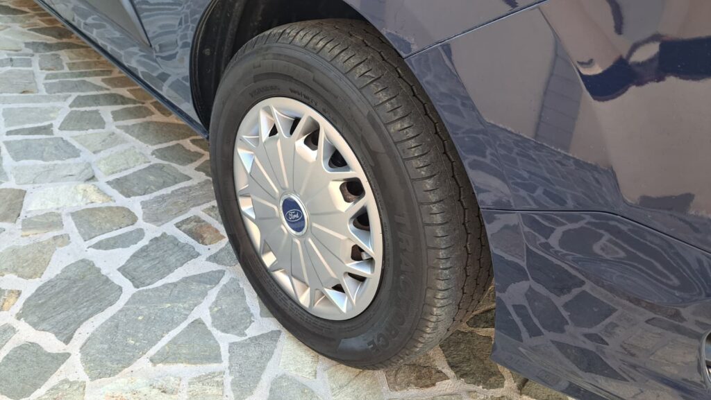 FORD CUSTOM KOMBI 8+1 TREND L2H1 FWD