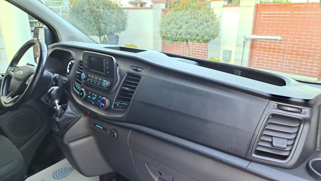 FORD CUSTOM KOMBI 8+1 TREND L2H1 FWD