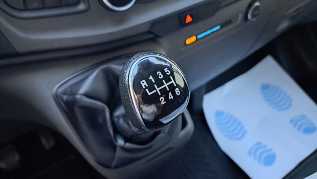 FORD CUSTOM KOMBI 8+1 TREND L2H1 FWD