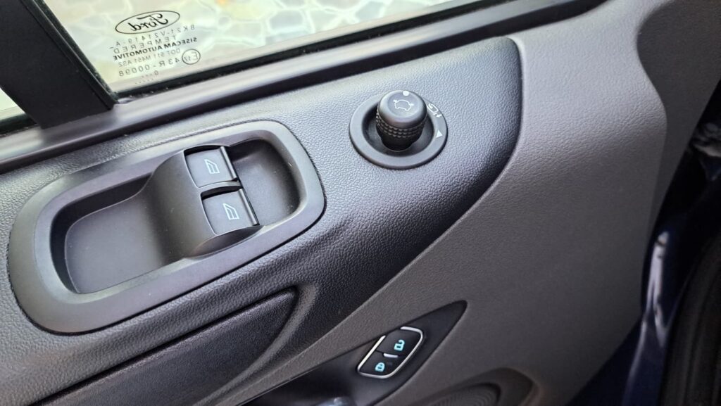 FORD CUSTOM KOMBI 8+1 TREND L2H1 FWD