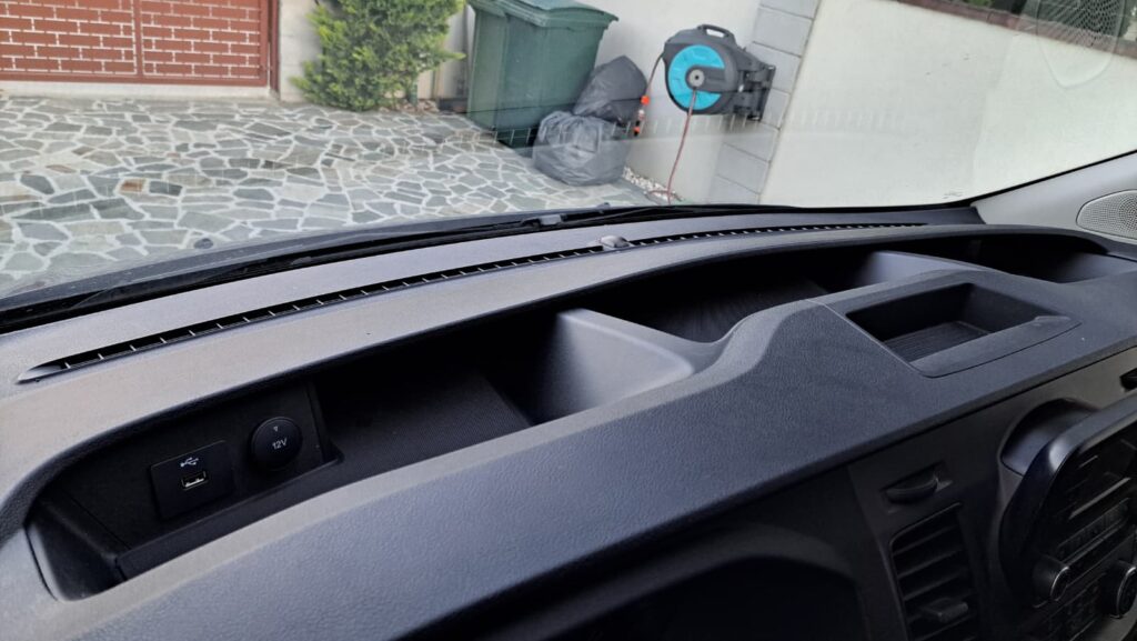 FORD CUSTOM KOMBI 8+1 TREND L2H1 FWD