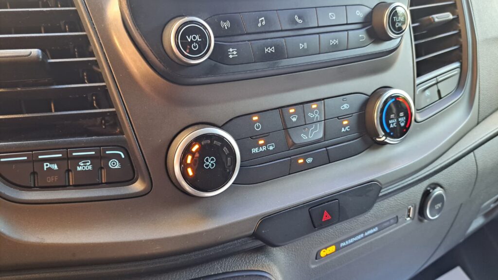 FORD CUSTOM KOMBI 8+1 TREND L2H1 FWD