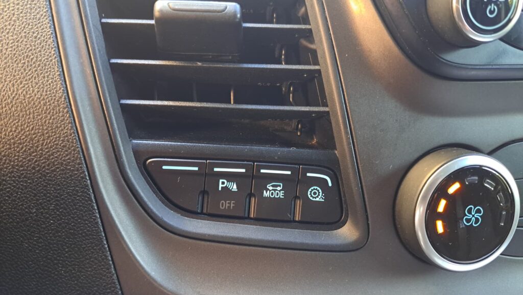 FORD CUSTOM KOMBI 8+1 TREND L2H1 FWD