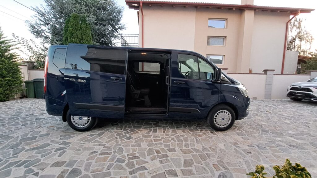 FORD CUSTOM KOMBI 8+1 TREND L2H1 FWD